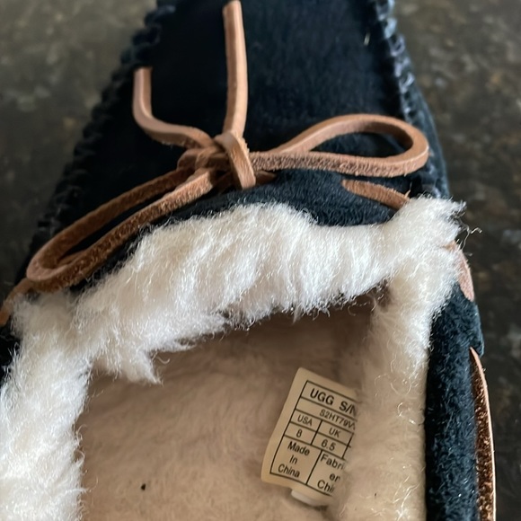 UGG - Picture 4 of 6